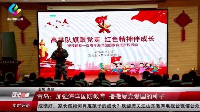 俩卖草莓摊主疑因价格起冲突,当街拿盆互相泼草莓,路人在旁狂捡:怪可惜的