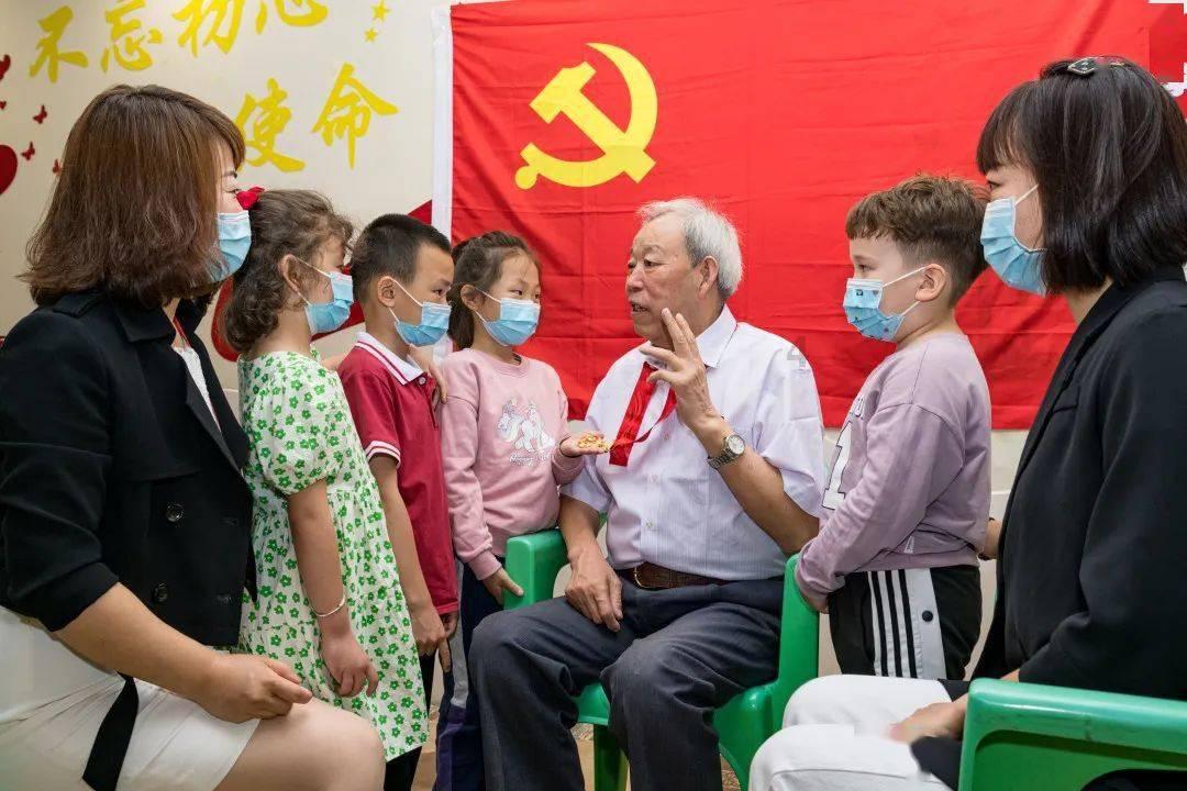 华晨宇绿洲晒鼻孔式自拍粉丝哭笑不得,娱乐圈有哪些明星热衷于发直男自拍?-全面解答你的知识疑问